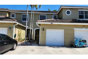 411 Sw 120th Ave 411, Pembroke Pines