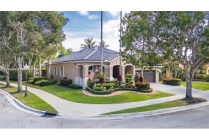 800 Lavender Cir, Weston