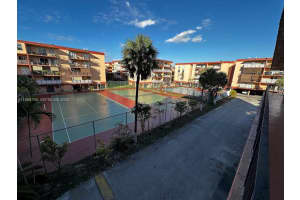 1990 W 56th St 1203, Hialeah