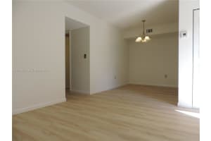 566 Nw 114th Ave 204, Sweetwater