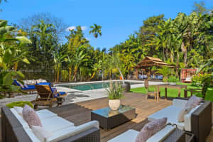 575 Hibiscus Ln, Miami