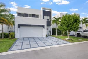 10373 Nw 68th Ter, Doral