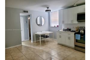 1801 S Treasure Dr 318, North Bay Village