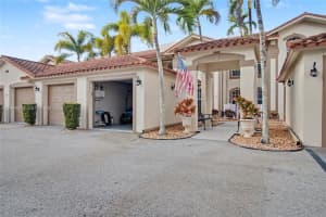 206 Newport Dr 803, Naples
