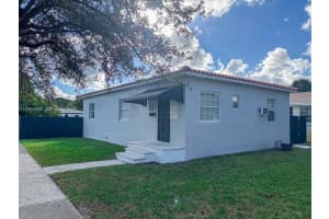 601 De Leon Dr, Miami Springs