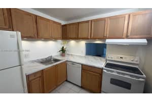 500 Executive Center Dr 1c, West Palm Beach