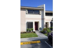 2700 S Oakland Forest Dr 303, Oakland Park