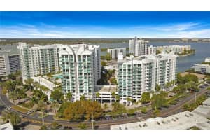 7910 Harbor Island Dr 405, North Bay Village