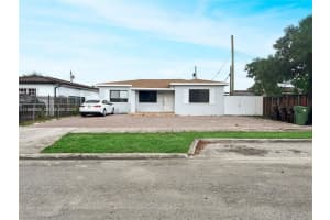 221 W 31st St, Hialeah