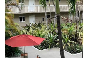 7732 Camino Real F-104, Miami