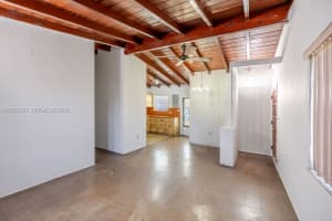 670 Se 1st St, Hialeah