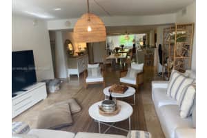 210 Sea View Dr 312, Key Biscayne