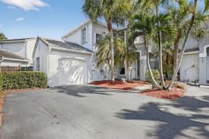 4700 Grapevine Way, Davie