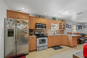 3140 Nw 59th St, Miami