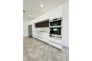 1887 Harbor View Cir, Weston