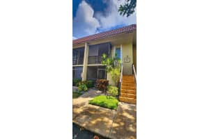 327 Lakeview Dr 103, Weston 327 Lakeview Dr 103, Weston