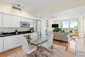 92 Sw 3rd St 3409, Miami