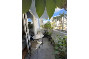 1658 Bay Rd 203, Miami Beach