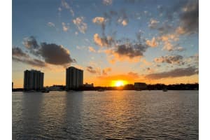 2910 Point East Dr M511, Aventura