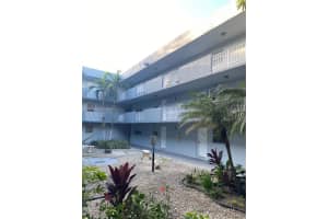 1735 W 60th St M301, Hialeah