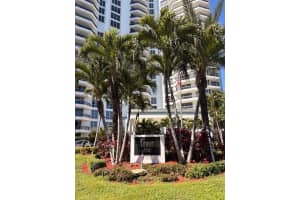 3500 Mystic Pointe Dr 302, Aventura