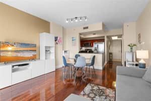 7275 Sw 90th Way 404, Miami