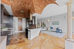 1900 Consulate Pl 2205, West Palm Beach