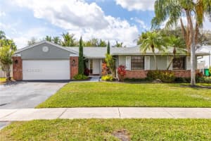 13810 Roanoke St, Davie