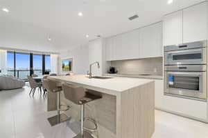 700 Ne 24 2505, Miami