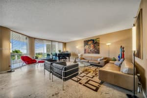 21150 Point Pl 703, Aventura