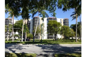 3101 N Country Club Dr 107, Aventura 3101 N Country Club Dr 107, Aventura