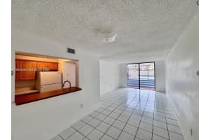 9678 Fontainebleau Blvd 111, Miami