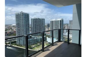 68 Se 6th St 3010, Miami