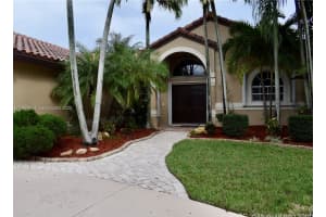 834 Verona Lake Dr, Weston