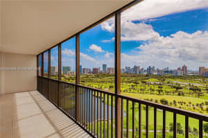 20379 W Country Club Dr 2336, Aventura