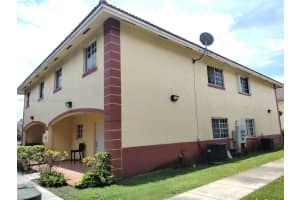 6756 Nw 182nd St 101, Hialeah
