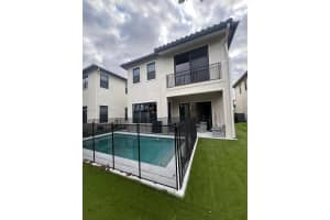 9909 W 32nd Ln, Hialeah
