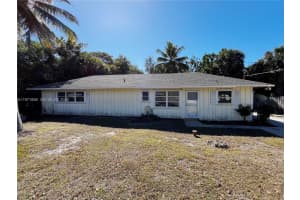 325 Sw Manor Dr, Stuart