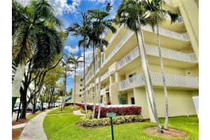 10710 Nw 66th St 212, Doral