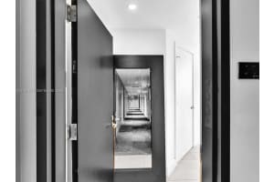 121 Ne 34th St 2016, Miami