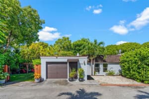 18805 W Lake Dr, Hialeah