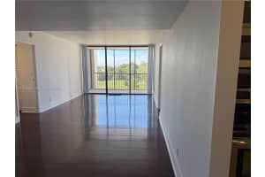 20335 W Country Club Dr 502, Aventura