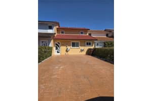 1067 W 37th St, Hialeah