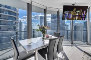 55 Sw 9th St 3703, Miami