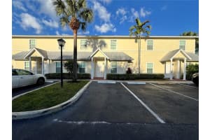 4216 Leo Ln 2e, Riviera Beach