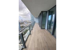 88 Sw 7th St 2010, Miami