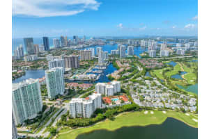 20000 E Country Club Dr 714, Aventura