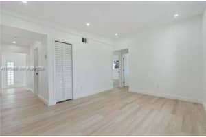 5701 Sw 41st St ., West Park