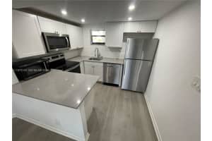 8290 Lake Dr 116, Doral