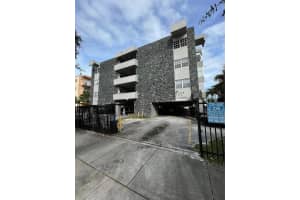 1035 W 77th St 412, Hialeah